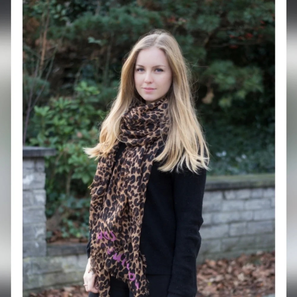 Louis Vuitton stole - Picture 5 of 7